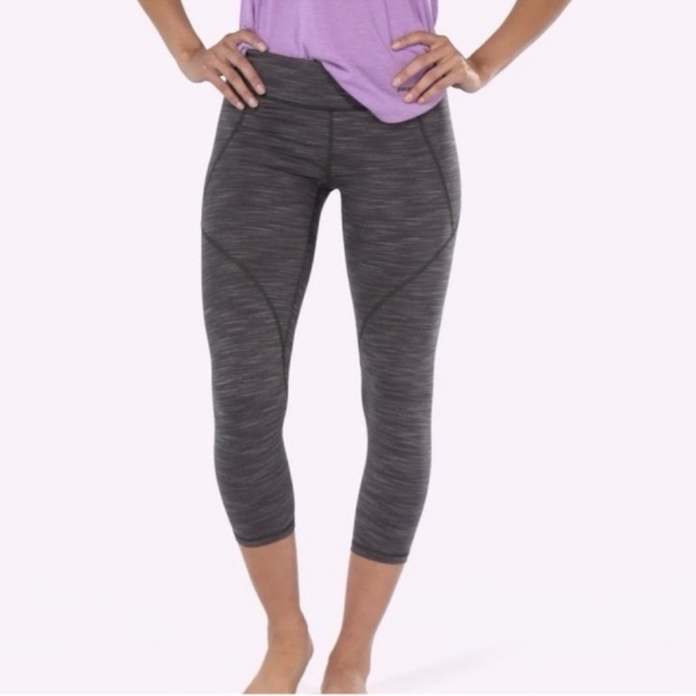 PATAGONIA Space Dye Cropped Leggings in Light Grey - S